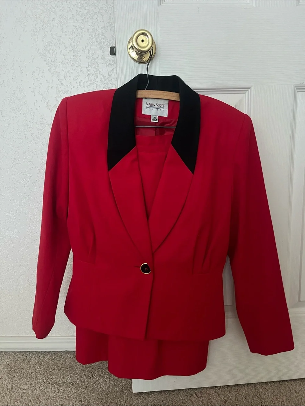 Red skirt suit by Karen Scott - Picture 1 of 5
